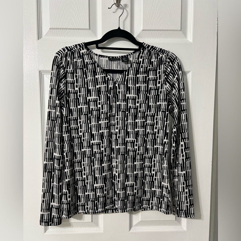 Tahari Monochrome Geometric Top